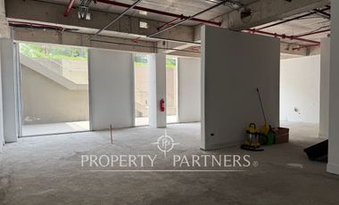 Espectacular local en Américo Vespucio Norte, Vitacura