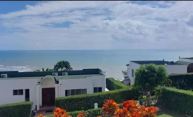 Departamento Frente al Mar en Jama, dentro de Urb. Privada