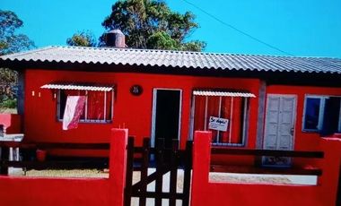 Casa en venta - 4 Dormitorios 3 Baños - 960Mts2 - San Clemente del tuyú