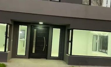 Casa en venta - 4 Dormitorios 4 Baños - 455Mts2 - Canning