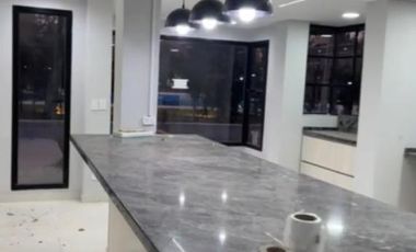 Casa en venta - 4 Dormitorios 4 Baños - 455Mts2 - Canning