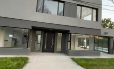 Casa en venta - 4 Dormitorios 4 Baños - 455Mts2 - Canning