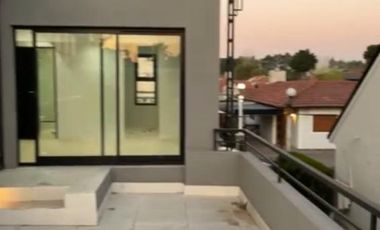 Casa en venta - 4 Dormitorios 4 Baños - 455Mts2 - Canning