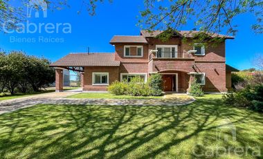 Venta casa de 5 dormitorios y amplio parque en Haras del Sur I, La Plata