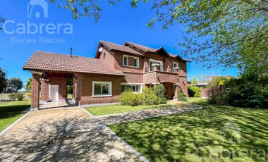 Venta casa de 5 dormitorios y amplio parque en Haras del Sur I, La Plata