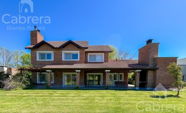 Venta casa de 5 dormitorios y amplio parque en Haras del Sur I, La Plata