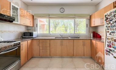 Venta casa de 5 dormitorios y amplio parque en Haras del Sur I, La Plata