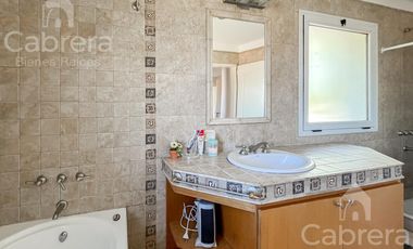 Venta casa de 5 dormitorios y amplio parque en Haras del Sur I, La Plata