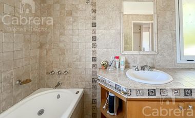 Venta casa de 5 dormitorios y amplio parque en Haras del Sur I, La Plata