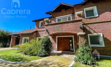Venta casa de 5 dormitorios y amplio parque en Haras del Sur I, La Plata