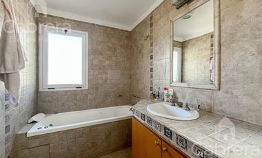 Venta casa de 5 dormitorios y amplio parque en Haras del Sur I, La Plata