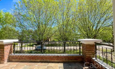 Venta casa de 5 dormitorios y amplio parque en Haras del Sur I, La Plata