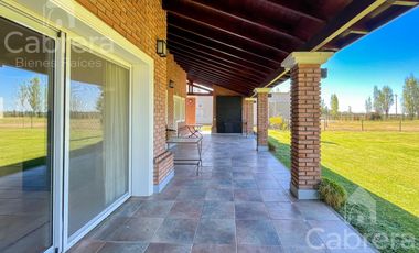 Venta casa de 5 dormitorios y amplio parque en Haras del Sur I, La Plata