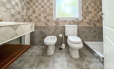 Venta casa de 5 dormitorios y amplio parque en Haras del Sur I, La Plata