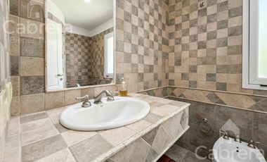 Venta casa de 5 dormitorios y amplio parque en Haras del Sur I, La Plata