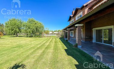 Venta casa de 5 dormitorios y amplio parque en Haras del Sur I, La Plata