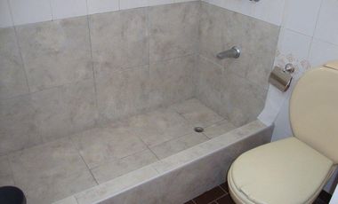 Casa en  esquina, 4 ambientes con terraza y patio