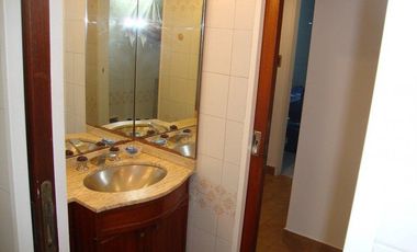 Casa en  esquina, 4 ambientes con terraza y patio