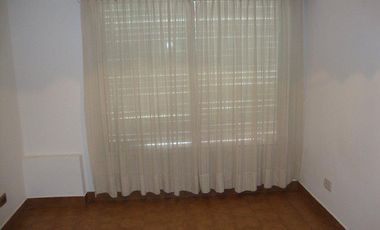 Casa en  esquina, 4 ambientes con terraza y patio