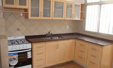 Casa en  esquina, 4 ambientes con terraza y patio