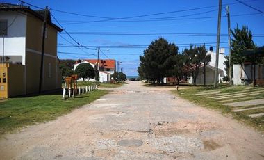 Casa en venta - 4 Dormitorios 2 Baños - 450Mts2 - Mar del Tuyú