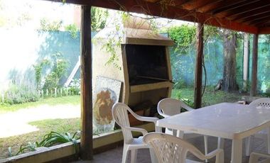 Casa en venta - 4 Dormitorios 2 Baños - 450Mts2 - Mar del Tuyú