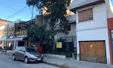 CASA SOBRE LAVALLE E/ CONESA Y ALBERDI EXCELENTE ZONA COMERCIAL