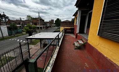 Casa en venta en san miguel con departamento 2 ambientes en planta alta