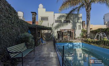 Casa venta - 4 dormitorios 2 baños - cocheras - pileta - 150Mts2 - Tolosa, La Plata