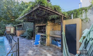 Casa venta - 4 dormitorios 2 baños - cocheras - pileta - 150Mts2 - Tolosa, La Plata