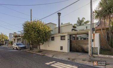 Casa venta - 4 dormitorios 2 baños - cocheras - pileta - 150Mts2 - Tolosa, La Plata