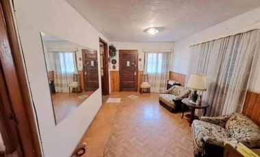 Casa en venta - 3 Dormitorios 2 Baños - Quilmes