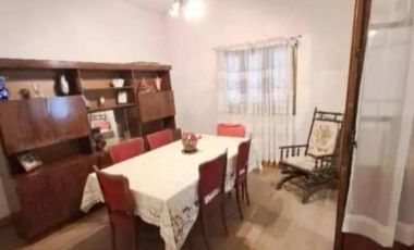 Casa en venta - 3 Dormitorios 2 Baños - Quilmes