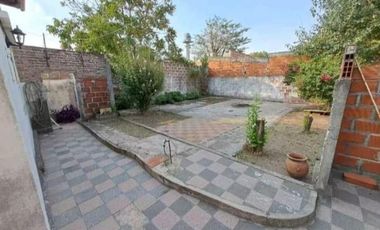 Casa en venta - 3 Dormitorios 2 Baños - Quilmes