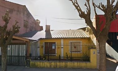 Casa en venta - 4 Dormitorios 2 Baños - Cochera - 375Mts2 - Grand Bourg