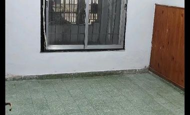 Casa en venta - 4 Dormitorios 2 Baños - Cochera - 375Mts2 - Grand Bourg