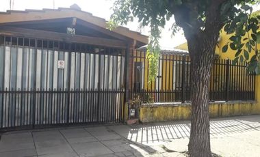 Casa en venta - 4 Dormitorios 2 Baños - Cochera - 375Mts2 - Grand Bourg