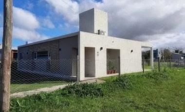 Casa en venta - 2 Dormitorios 2 Baños - 400Mts2 - Miramar