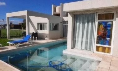 Casa en venta - 2 Dormitorios 2 Baños - 400Mts2 - Miramar