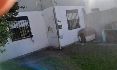 PH en venta - 3 Dormitorios 1 Baño - Cochera - 67.9Mts2 - Manuel B. Gonnet