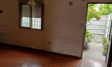 PH en venta - 3 Dormitorios 1 Baño - Cochera - 67.9Mts2 - Manuel B. Gonnet