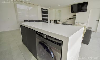 Casa 4 ambientes VENTA Lomas de Zamora