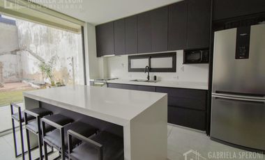 Casa 4 ambientes VENTA Lomas de Zamora