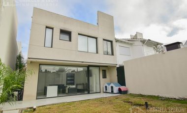 Casa 4 ambientes VENTA Lomas de Zamora