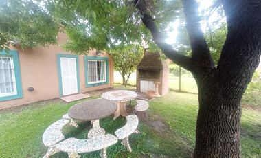 VENDE CASA CON PILETA POR RUTA 14