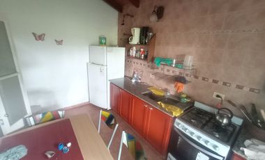 VENDE CASA CON PILETA POR RUTA 14