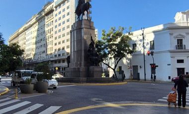 Oficina Moderna con excelente ilumunación, cocina y baño privado, Monserrat.