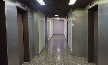 Oficina Moderna con excelente ilumunación, cocina y baño privado, Monserrat.