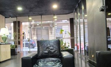 Oficina Moderna con excelente ilumunación, cocina y baño privado, Monserrat.