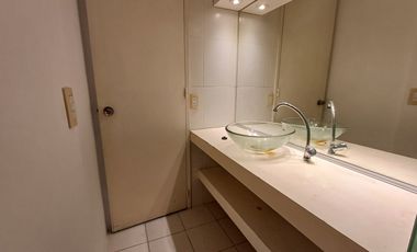 Oficina Moderna con excelente ilumunación, cocina y baño privado, Monserrat.